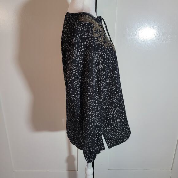 Chico's Size 1 US M No Print Strokes Embroidered Blouse Long Sleeve Notched Neck - Picture 3 of 10